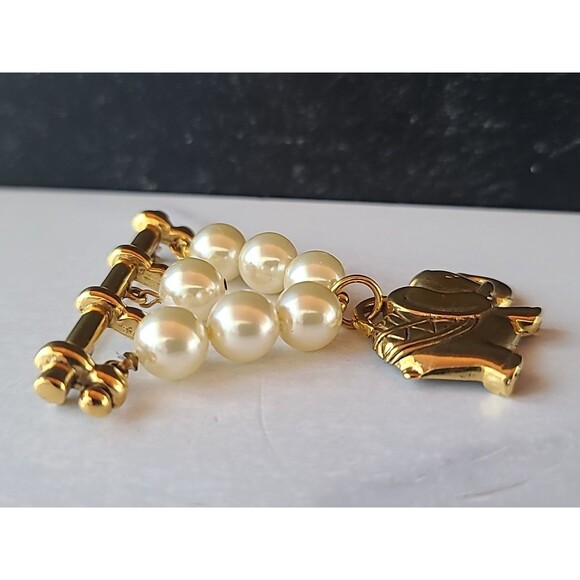 Elephant Shaped Faux Pearl And Gold Tone Metal Dangling Charm Brooch Vintage - Picture 3 of 10